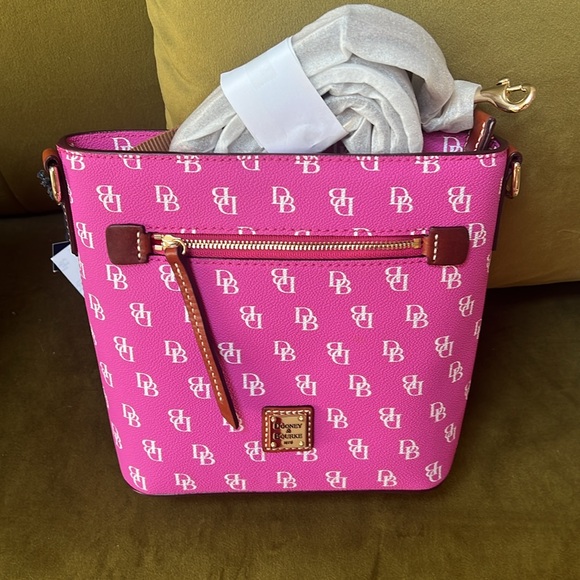 Dooney& Bourke Gretta Rosie Fuchsia Pink Small Zip Crossbody Purse Bag - Picture 6 of 6